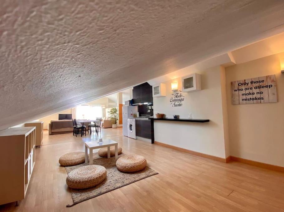 Exclusive Beachfront Penthouse Apartment *