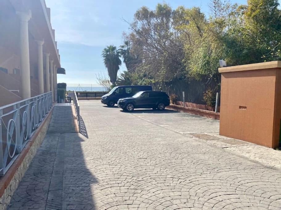 Exclusive Beachfront Penthouse Almayate Alto