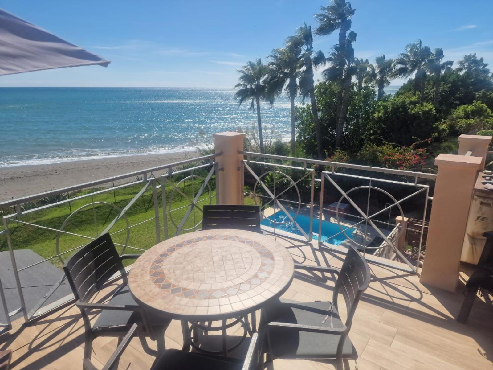 Exclusive Beachfront Penthouse Apartment *